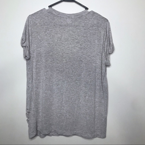 Torn tshirt - Picture 4 of 5